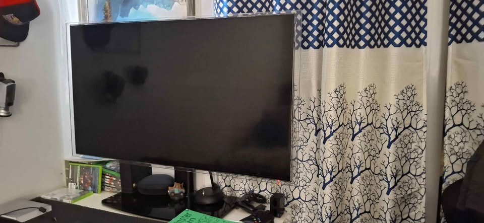 55" samsung smart tv! - photo 3
