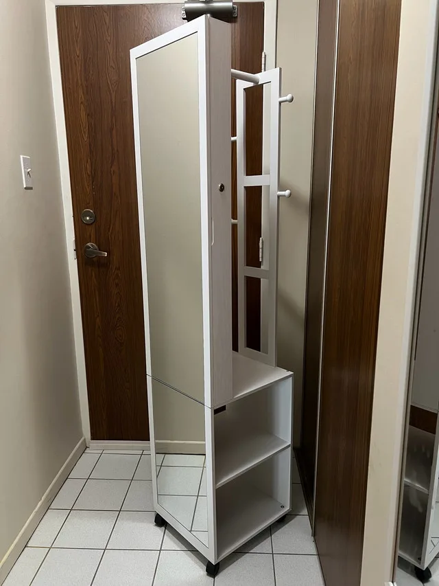 Mirror jewelry/makeup cabinet with lock image indicator(2)