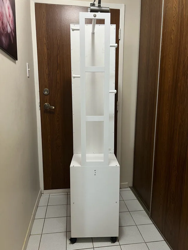 Mirror jewelry/makeup cabinet with lock image indicator(4)