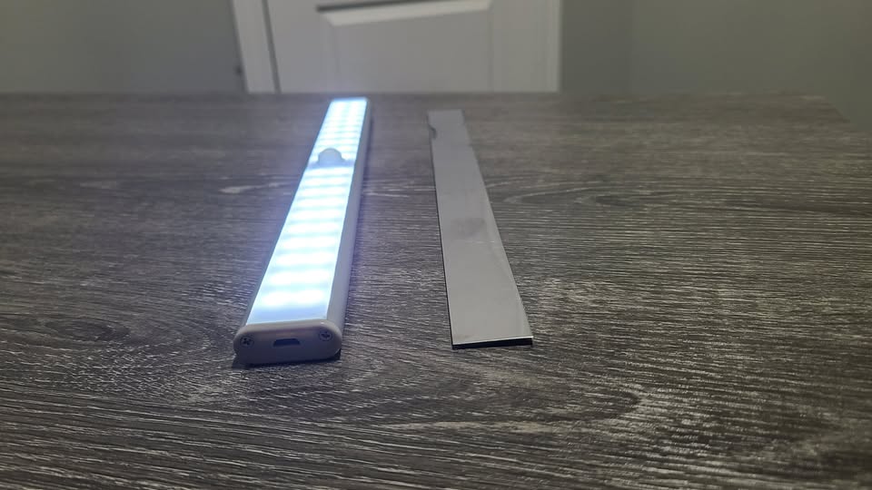 Motion Sensor Rechargeable Magnetic LED Light Bar - photo 3