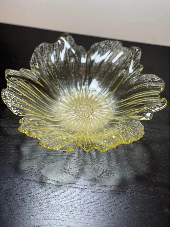 Yellow Flower Shaped Glass Bowl 11” image indicator(3)