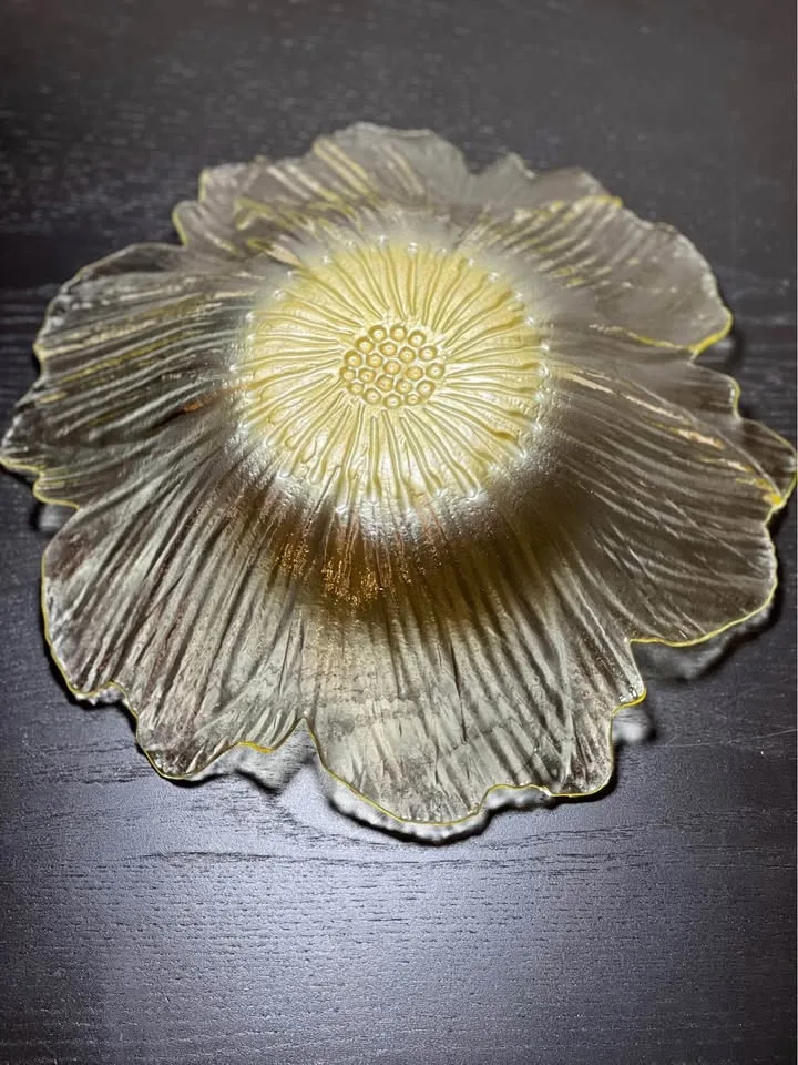 Yellow Flower Shaped Glass Bowl 11” image indicator(4)