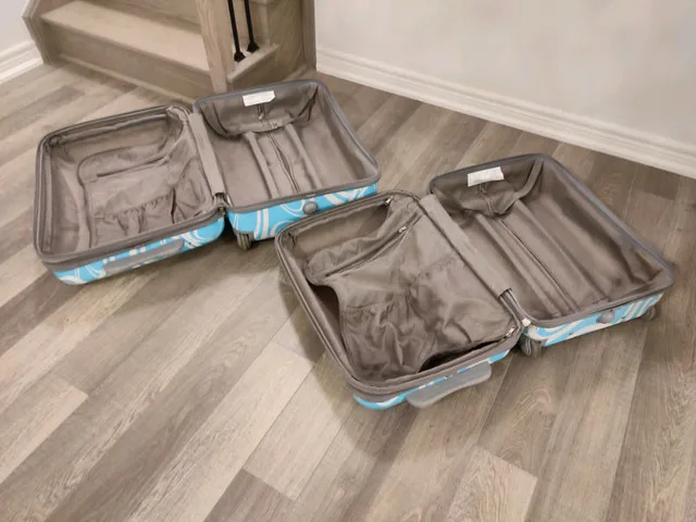 IT Hard Shell Suitcases image indicator(4)