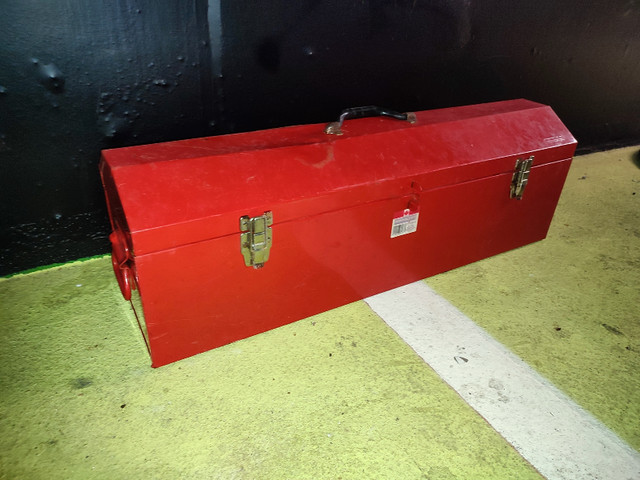 32" Lockable Portable Toolbox with Removable Tray
