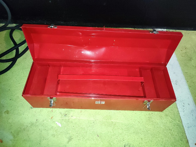 32" Lockable Portable Toolbox with Removable Tray - photo 3