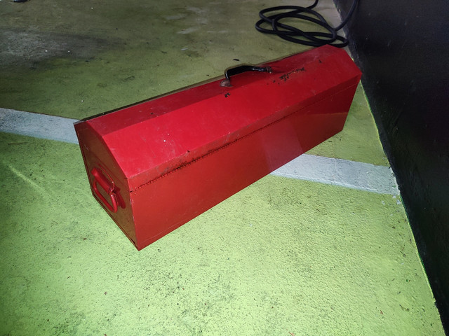 32" Lockable Portable Toolbox with Removable Tray - photo 5