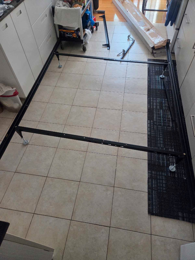 Brand New Extendable King/Queen Bed Frame - photo 3