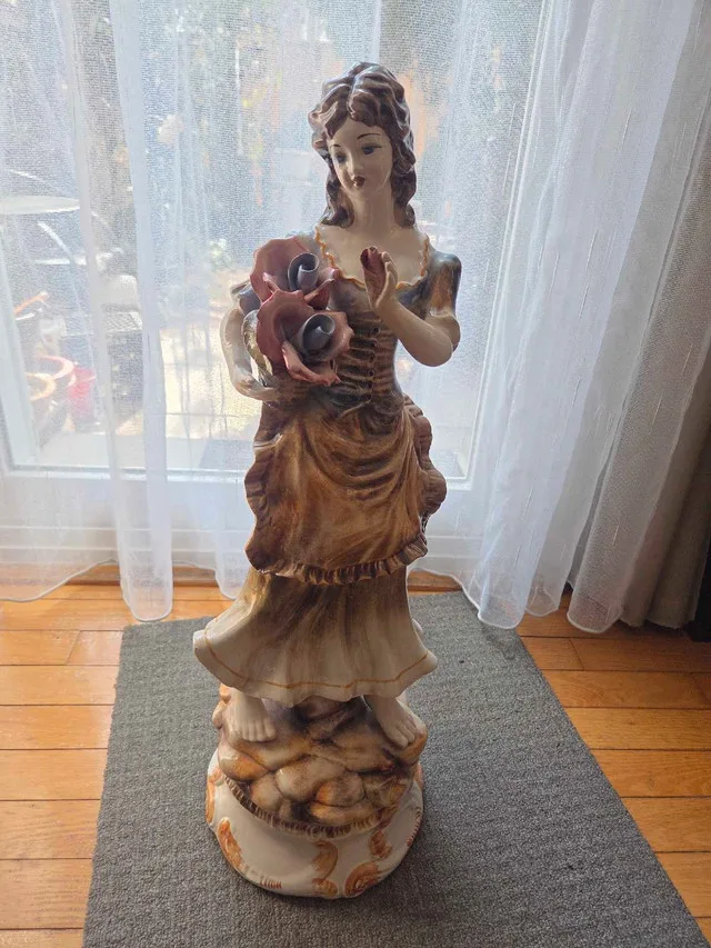 Italian Capodimonte Figurine thumbnail