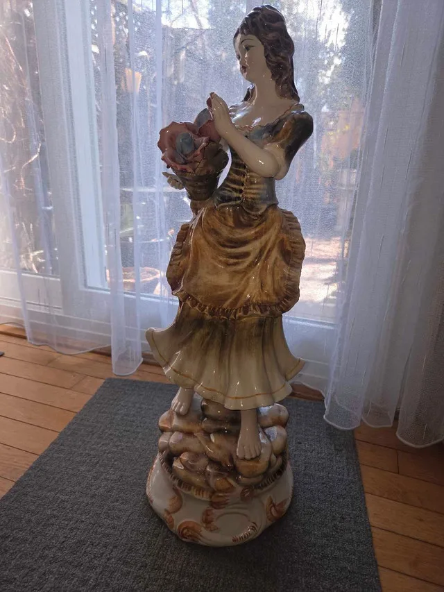 Italian Capodimonte Figurine image indicator(3)