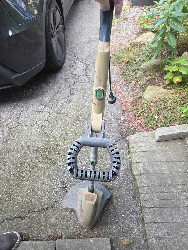 Electric Weed Wacker image indicator(5)