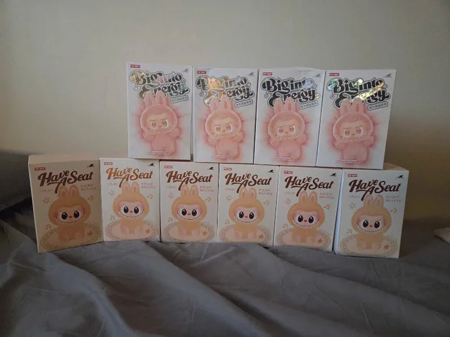 Pop Mart Labubu thumbnail