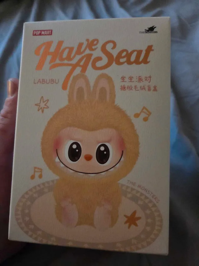 Pop Mart Labubu image indicator(4)