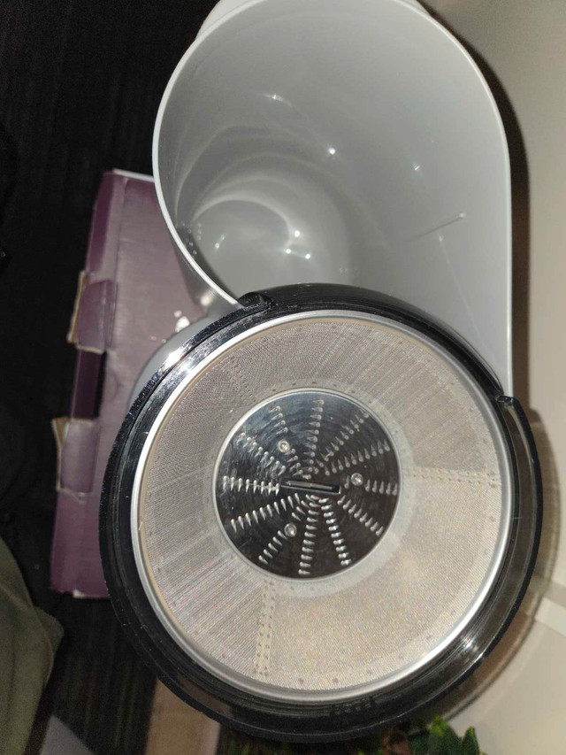 Breville Juice Fountain Plus Juicer - photo 3