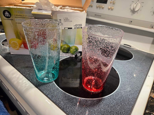 Hometrends Acrylic Drinkware Set