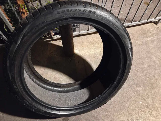 Pirelli 285/35R22 Tire for Tesla Model X image indicator(2)