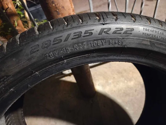 Pirelli 285/35R22 Tire for Tesla Model X image indicator(5)