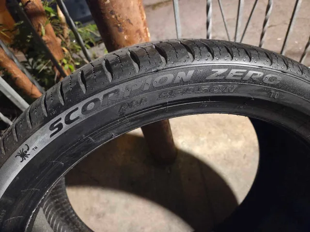 Pirelli 285/35R22 Tire for Tesla Model X image indicator(6)