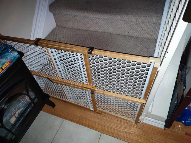 Safety 1st Baby Gate thumbnail