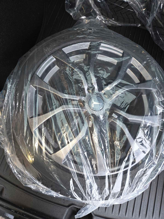 Michelin X-Ice 235/45R18 on Tesla Rims - photo 3