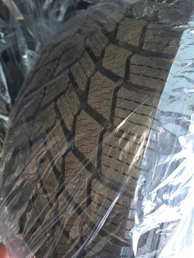 Michelin X-Ice 235/45R18 on Tesla Rims image indicator(4)