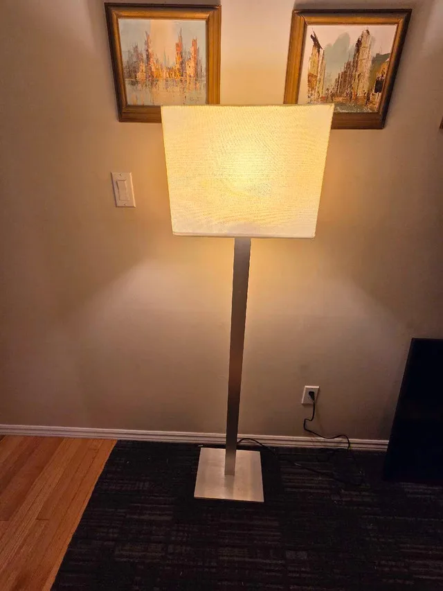 Modern Floor Lamp thumbnail