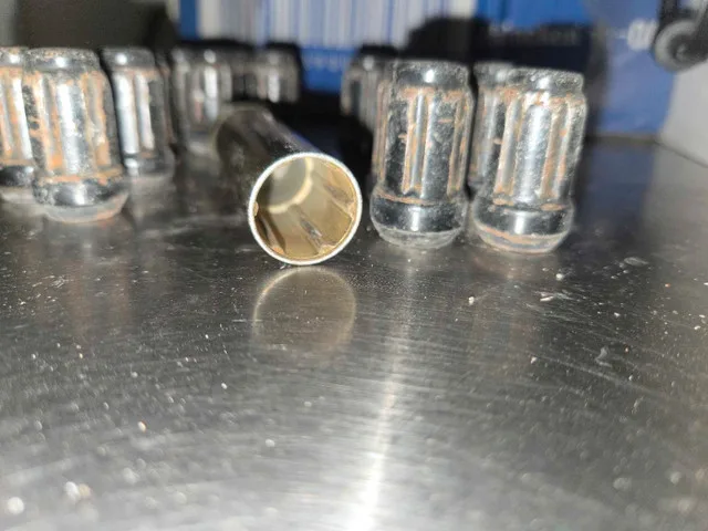 Lug Nut Set image indicator(3)