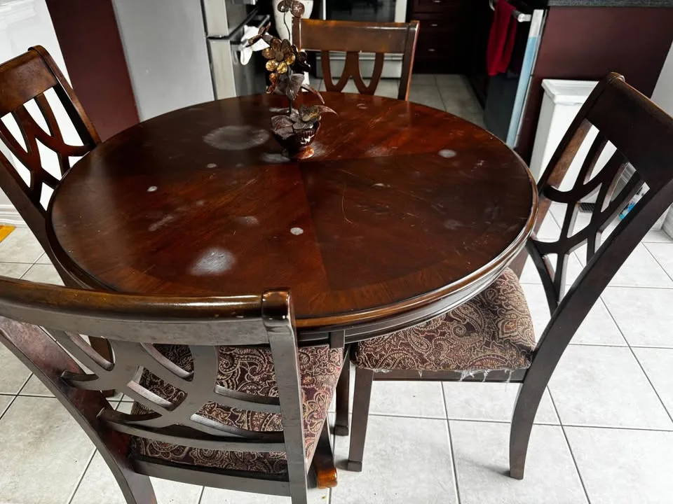 Moving sale dining table image indicator(2)