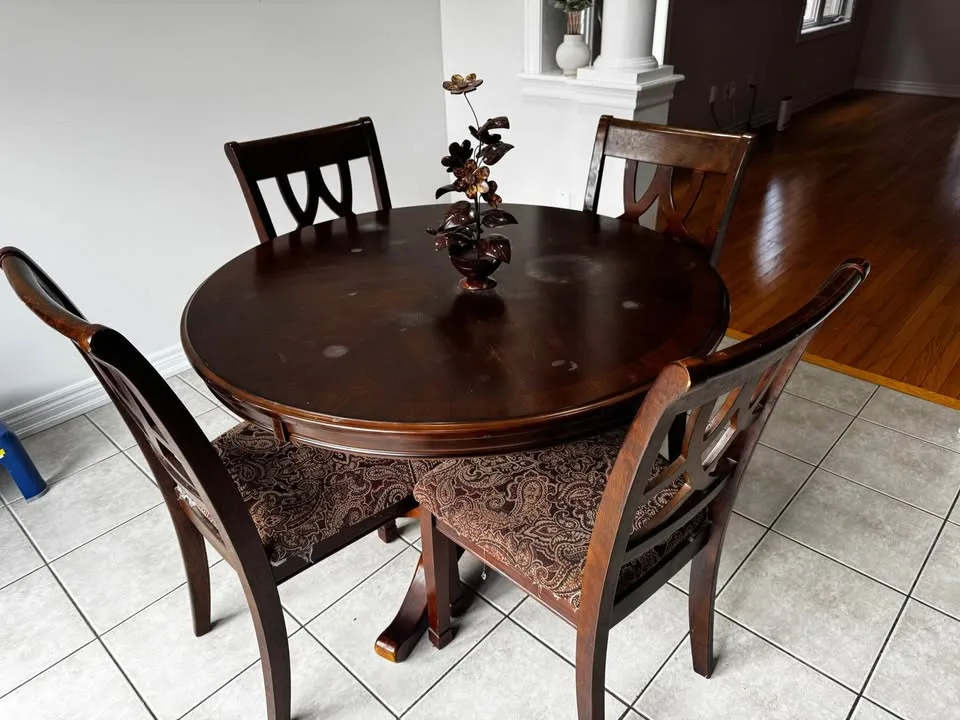 Moving sale dining table image indicator(6)