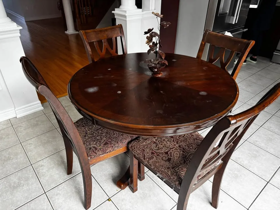 Moving sale dining table image indicator(8)