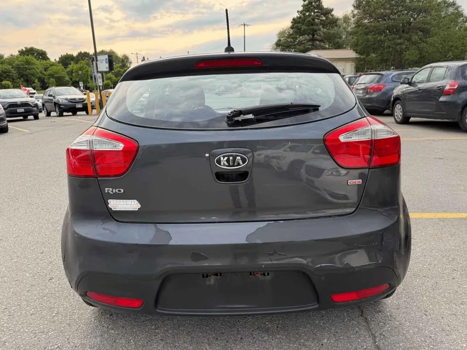 2013 Kia Rio image indicator(2)