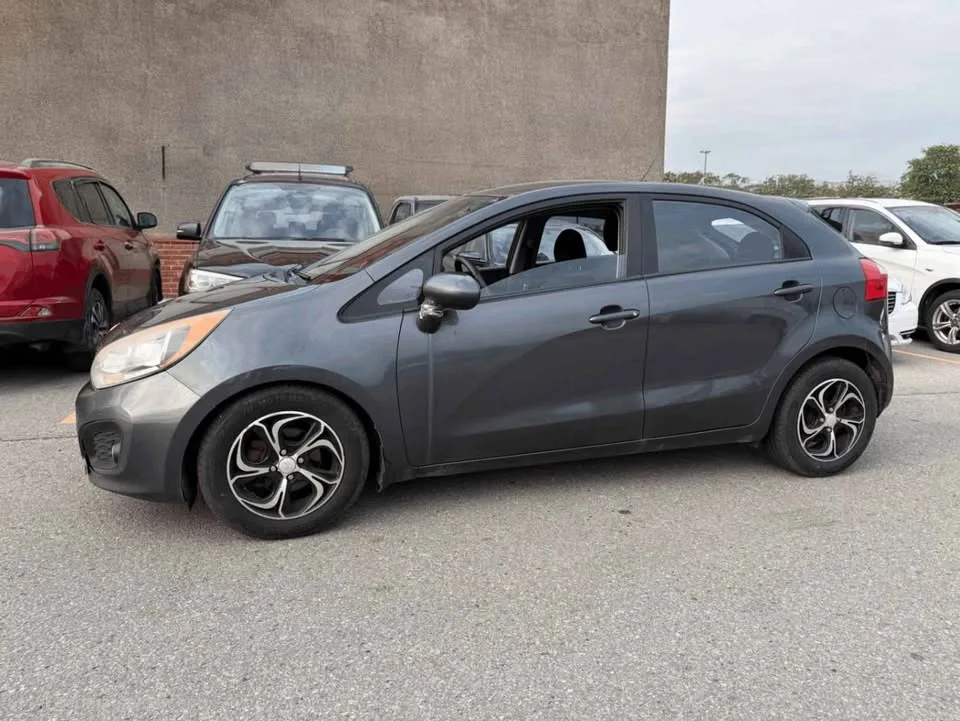 2013 Kia Rio image indicator(3)