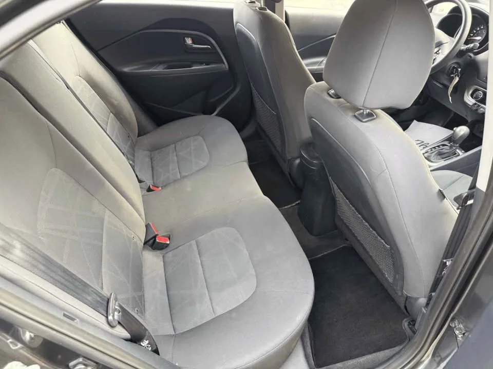 2013 Kia Rio image indicator(5)