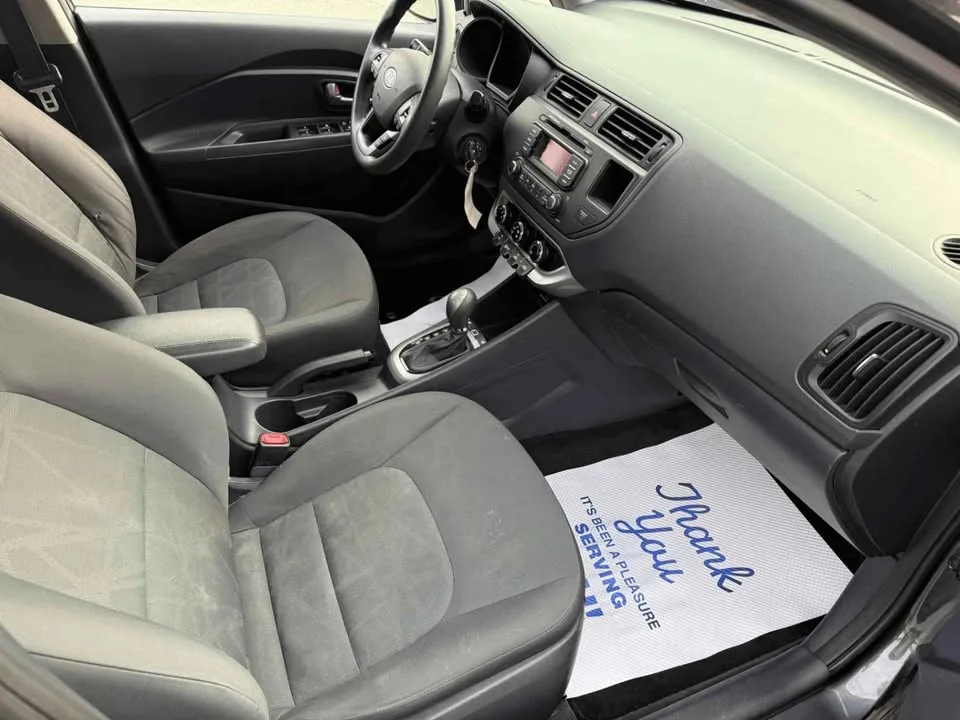 2013 Kia Rio image indicator(6)