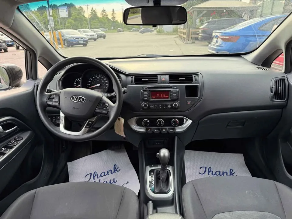 2013 Kia Rio image indicator(8)