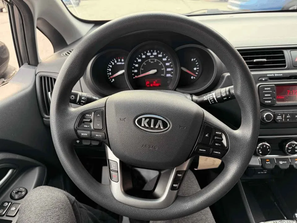 2013 Kia Rio image indicator(10)