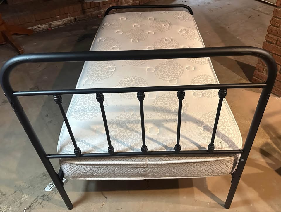 Single bed frame and mattress - photo 2