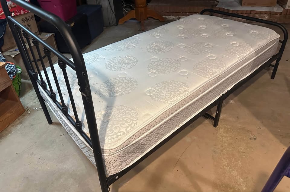 Single bed frame and mattress - photo 3