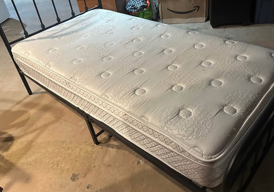 Single bed frame and mattress - photo 4