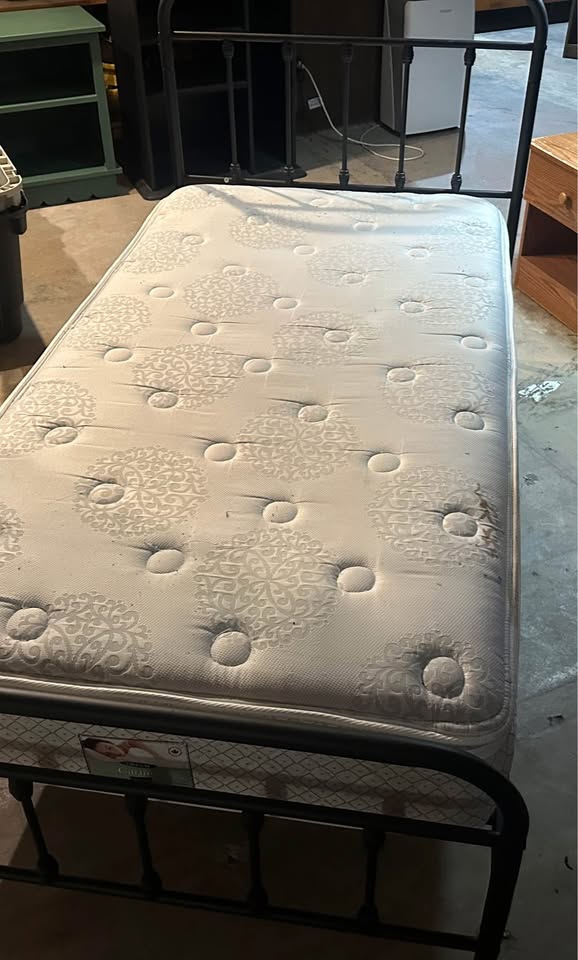Single bed frame and mattress - photo 5