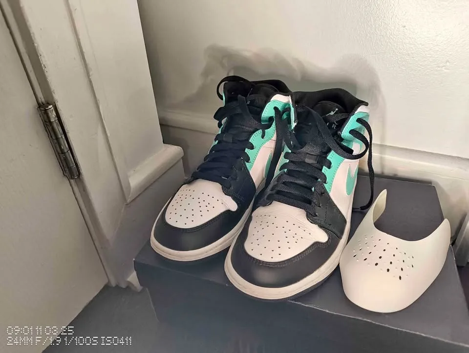 Air Jordan 1 Mid “Tropical Twist / Black”