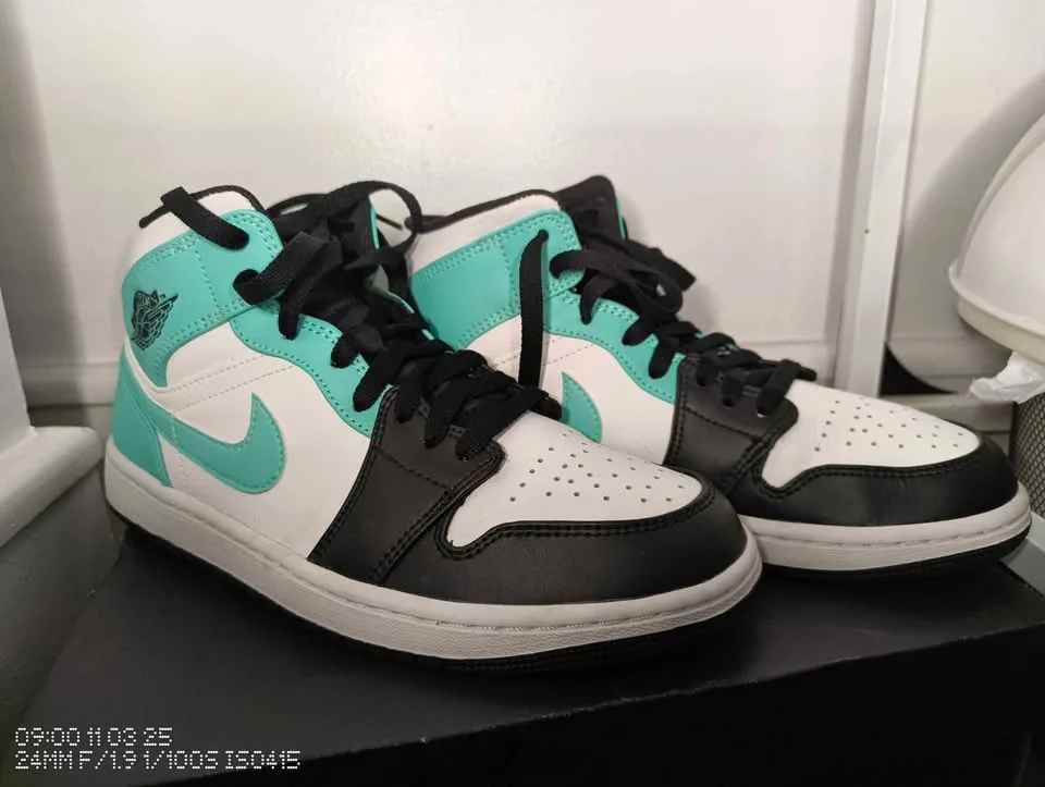 Air Jordan 1 Mid “Tropical Twist / Black” image indicator(4)
