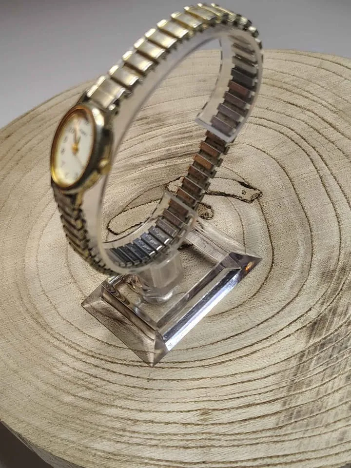 Vintage Timex cavatina ladies watch image indicator(2)