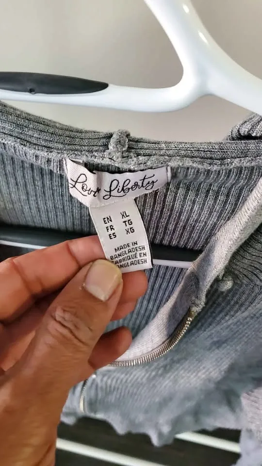 Women's top Size XL, with hoodie image indicator(3)