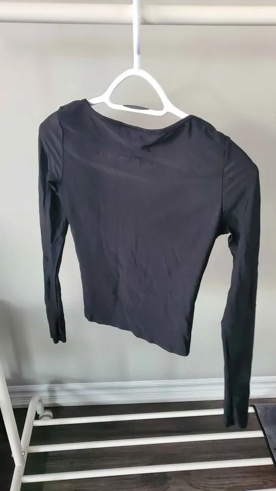Women's top S/M Black image indicator(2)