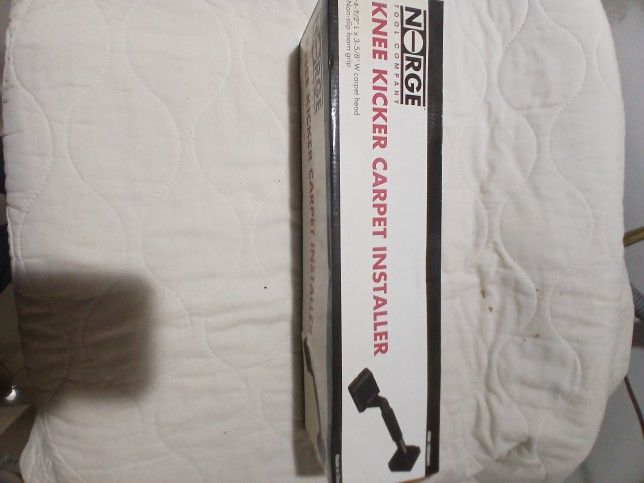 Knee Kicker Carpet Installer