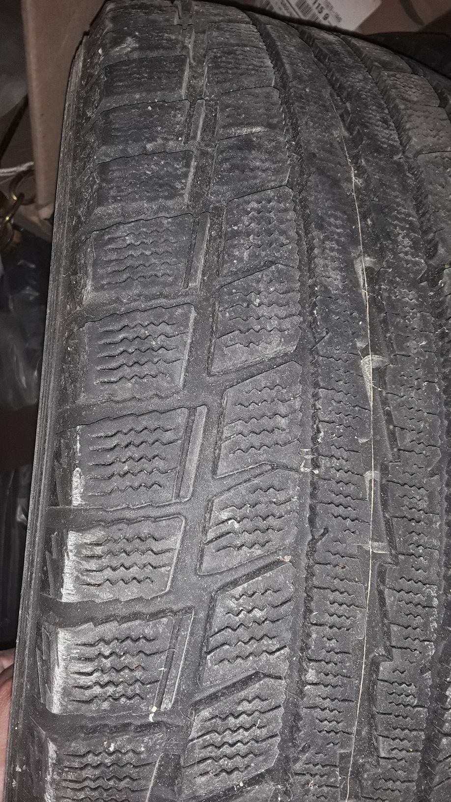 Dunlop Studless 225/60/16 snow tires new - photo 2