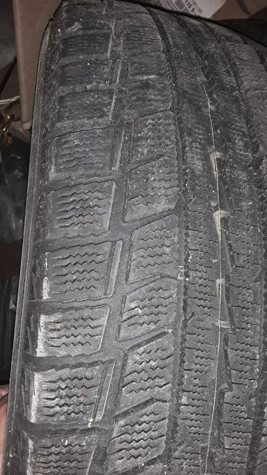 Dunlop Studless 225/60/16 tires new image indicator(2)