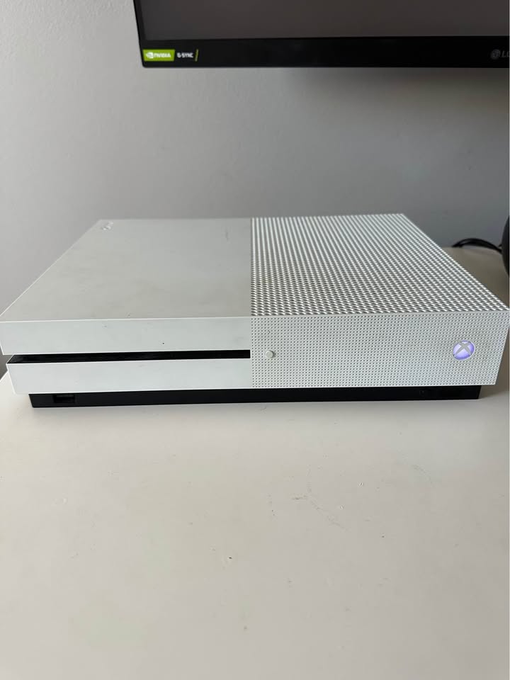 Xbox One S - photo 2