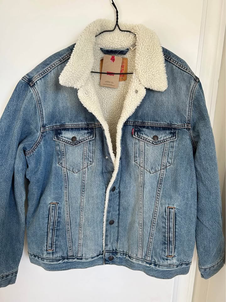Brand New Levi's mens Sherpa Trucker Jacket (Large) - photo 2