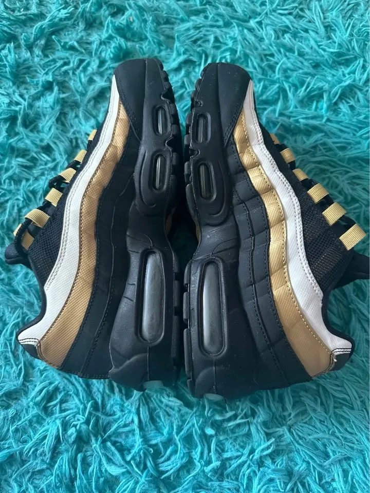 Nike Air Max 95 image indicator(3)